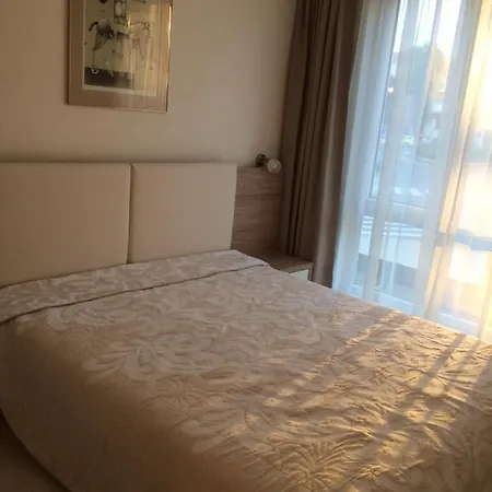 Apartment мони *