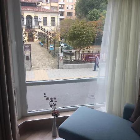 мони * Burgas City