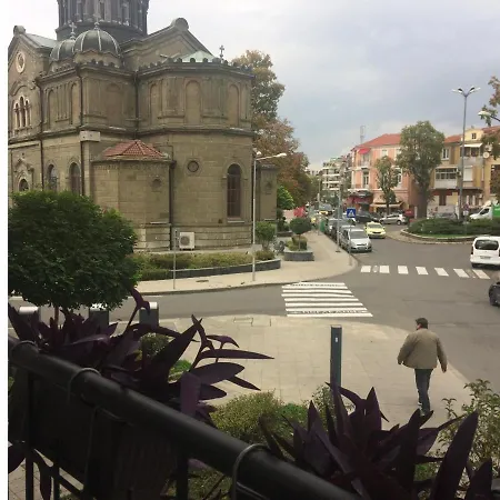 мони Apartment *