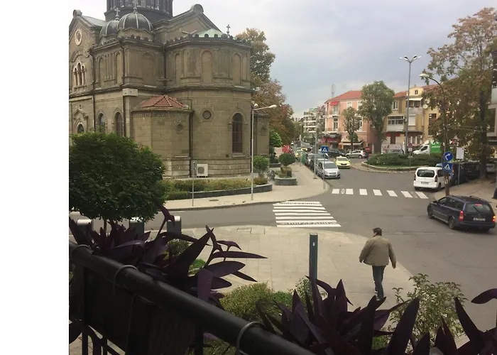 мони Apartment *